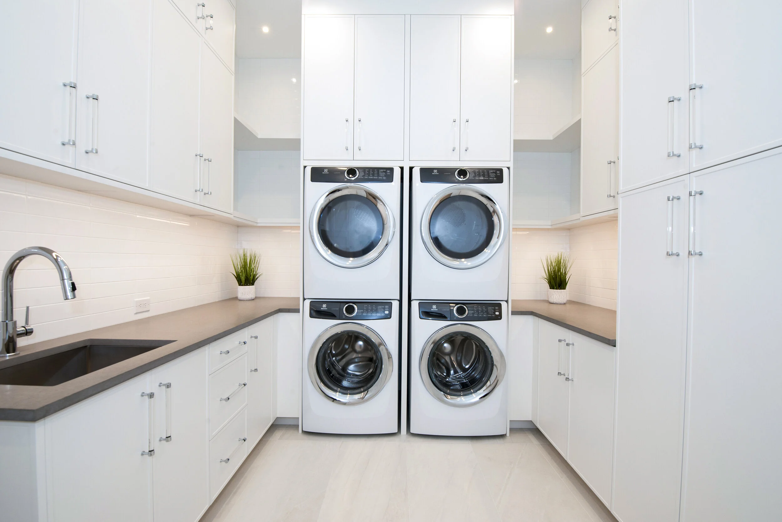 DSC_2927 Laundry room.jpg