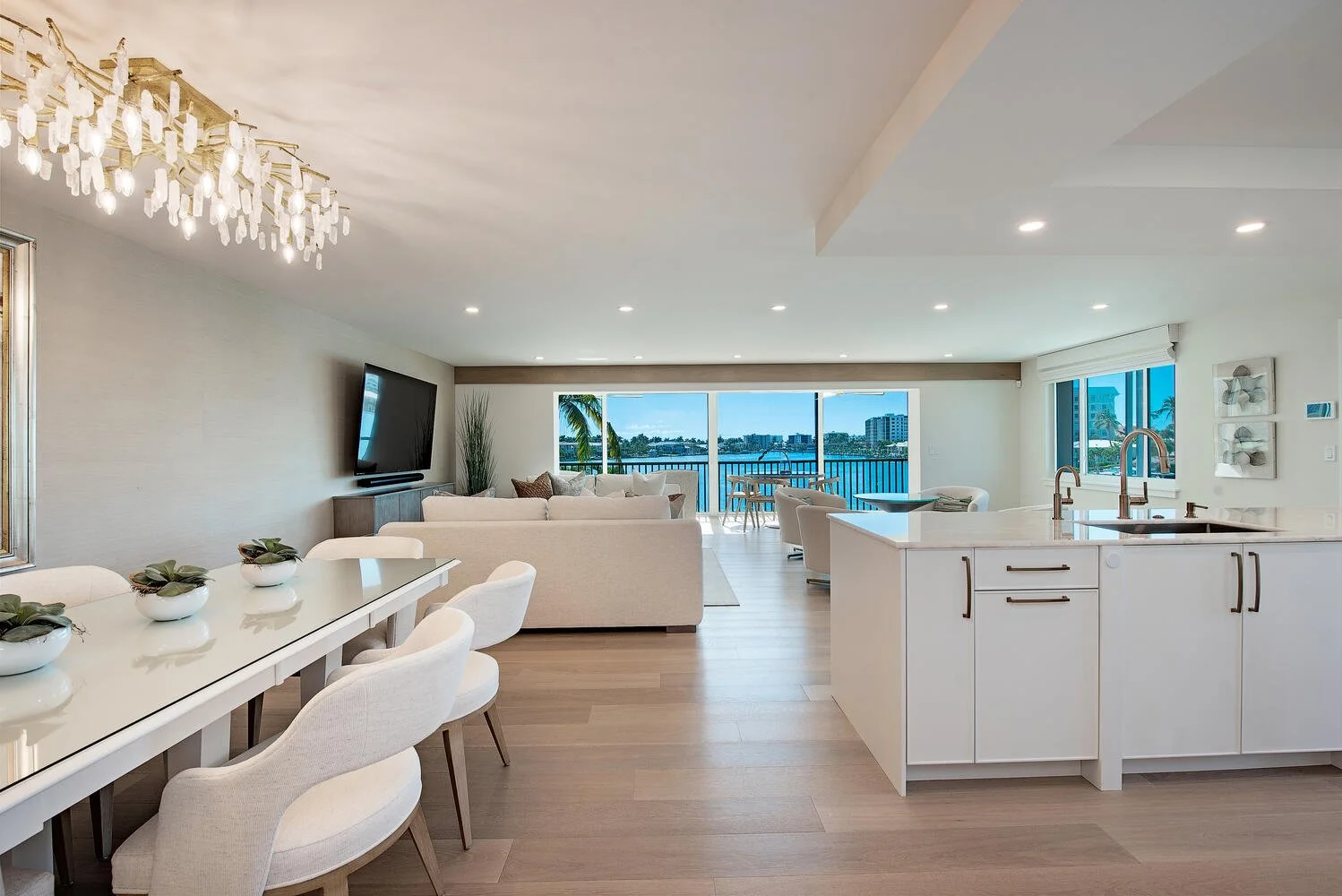 222 Harbour Dr Apt 311 Naples-large-006-004-GreatRoom-1499x1000-72dpi.jpg