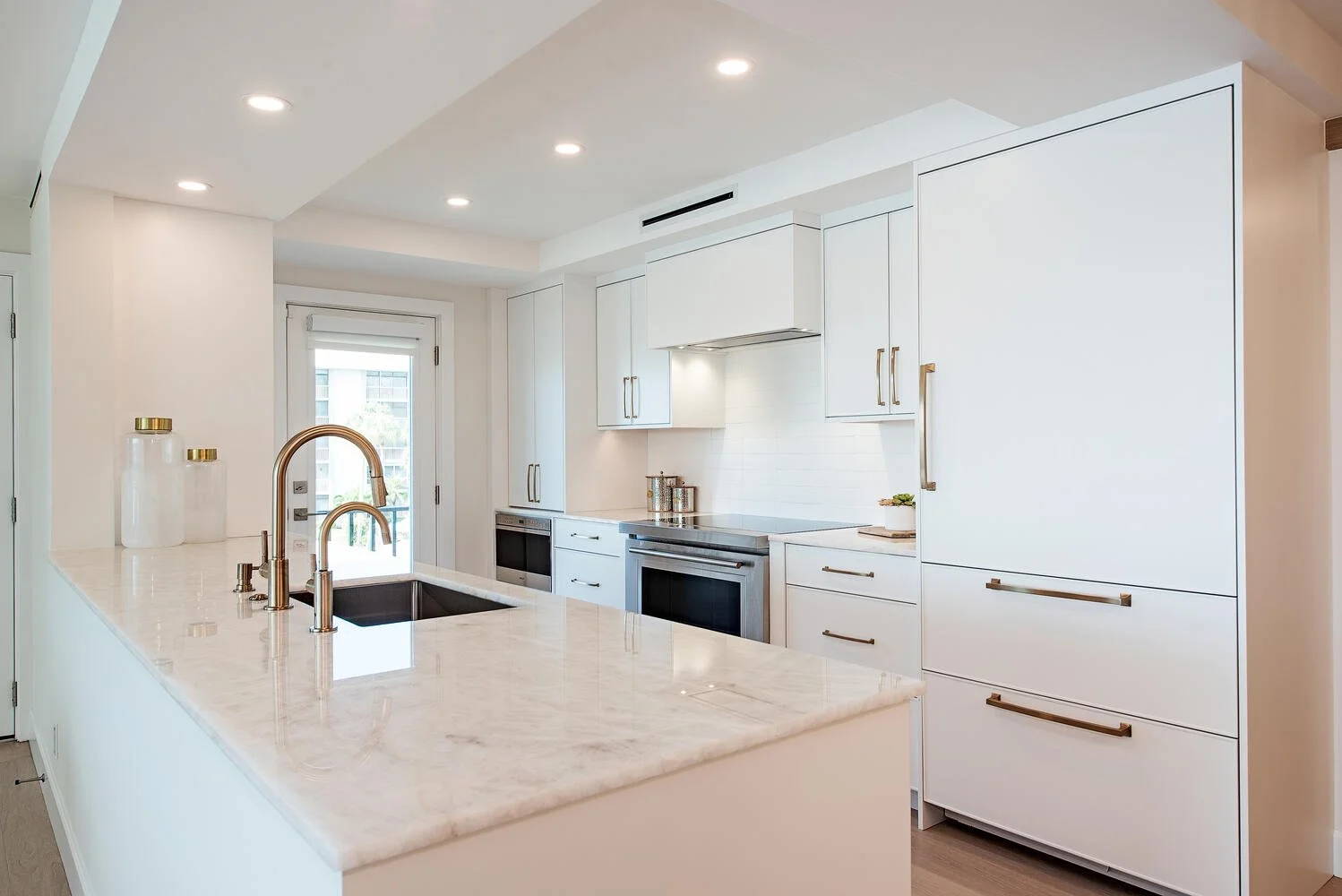 222 Harbour Dr Apt 311 Naples-large-008-006-Kitchen-1499x1000-72dpi.jpg