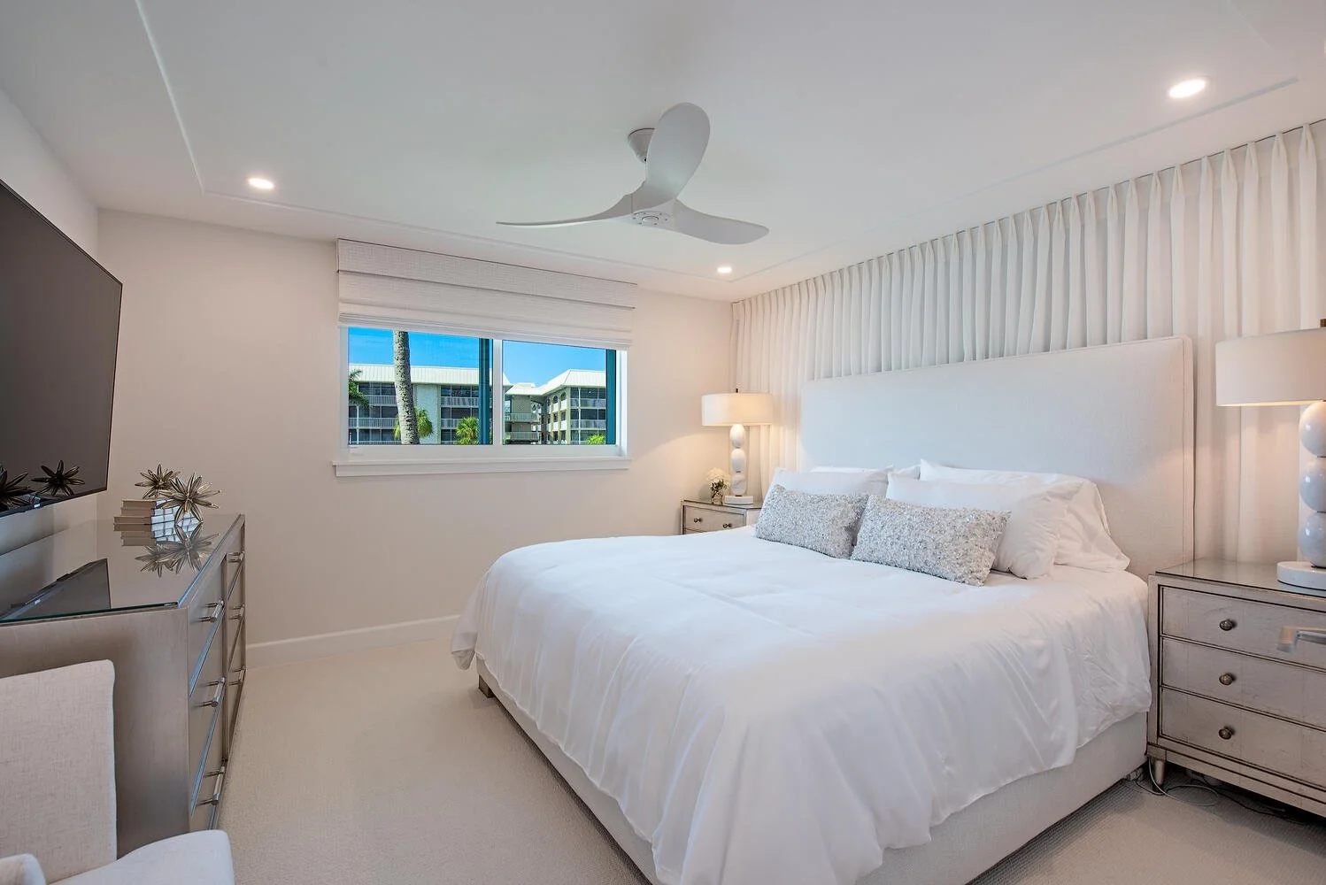 222 Harbour Dr Apt 311 Naples-large-015-016-MainBedroom-1499x1000-72dpi.jpg