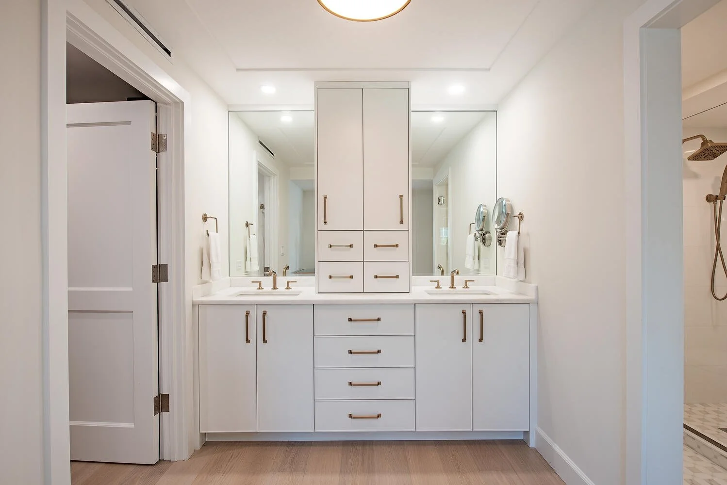 222 Harbour Dr Apt 311 Naples-large-016-013-MainBath-1499x1000-72dpi.jpg