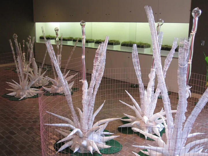 (dis)place / (re)place