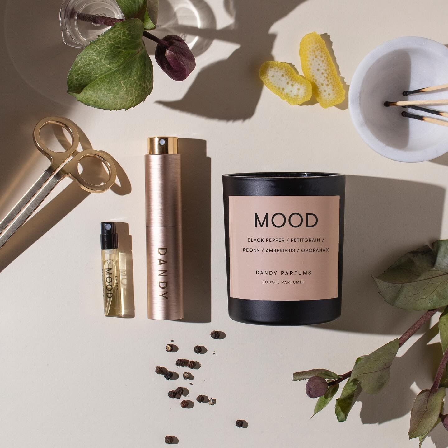 Inspired by the phantasmagoria of New York City&ndash;MOOD candle is our loving ode to the city&rsquo;s enduring spirit. The scent is a show-stopping composition of bright citrus, resinous spice, aged woods and powdery ambergris. 

This extravagant s