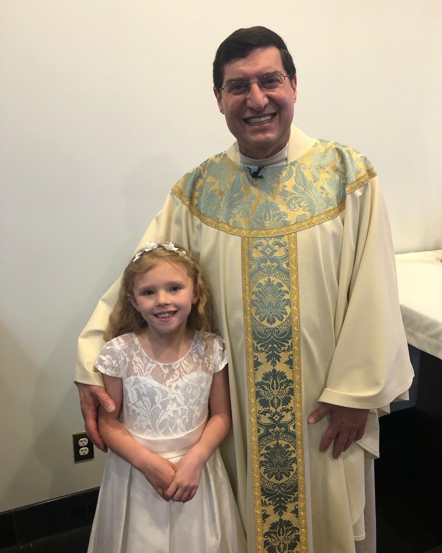 God bless Hailey on her first communion day!

#1stcommunion #godbless #holycommunion
