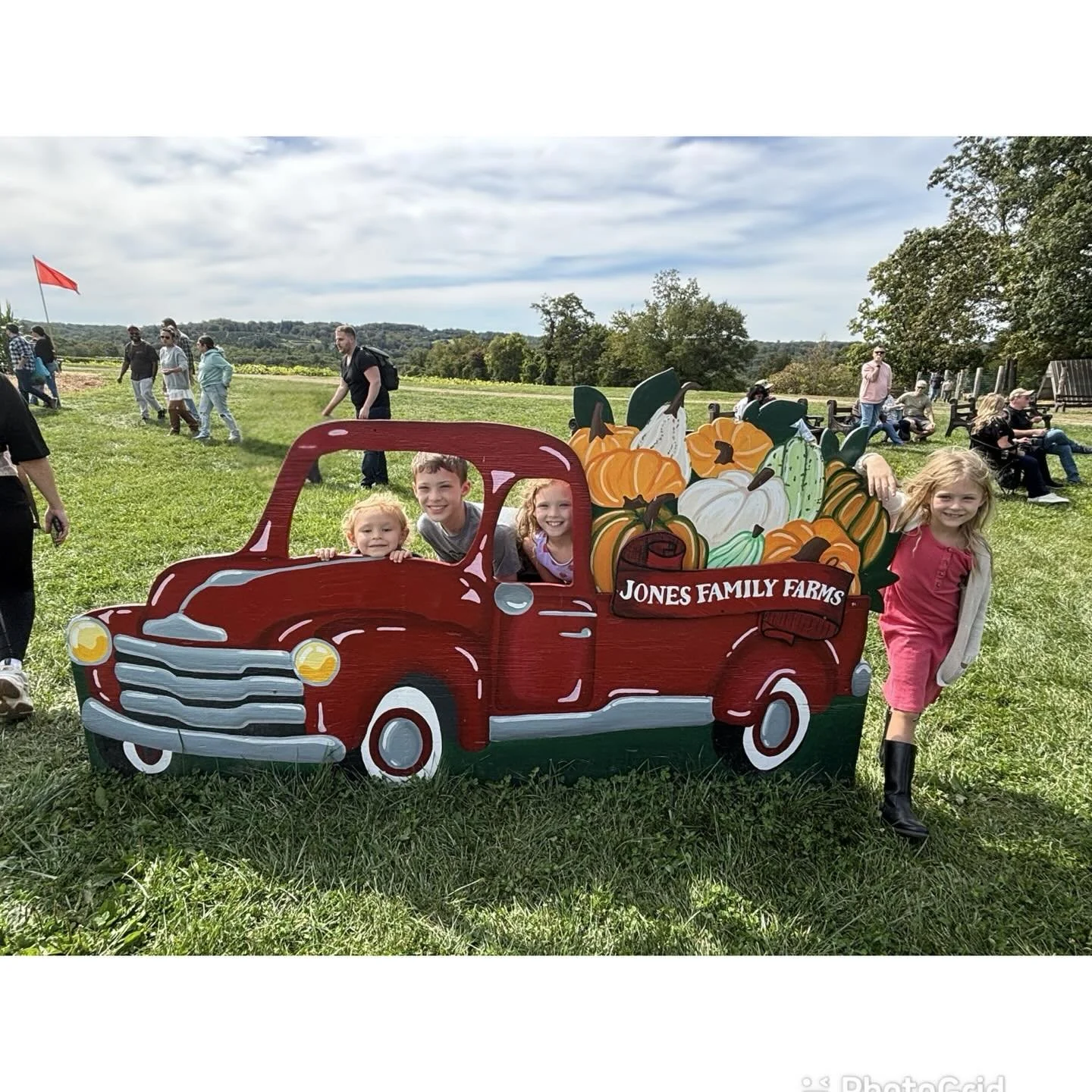 Pumpkin picking and painting with the cousins

@jonesfamilyfarm #pumpkinpicking #pumpkinpainting #cousins