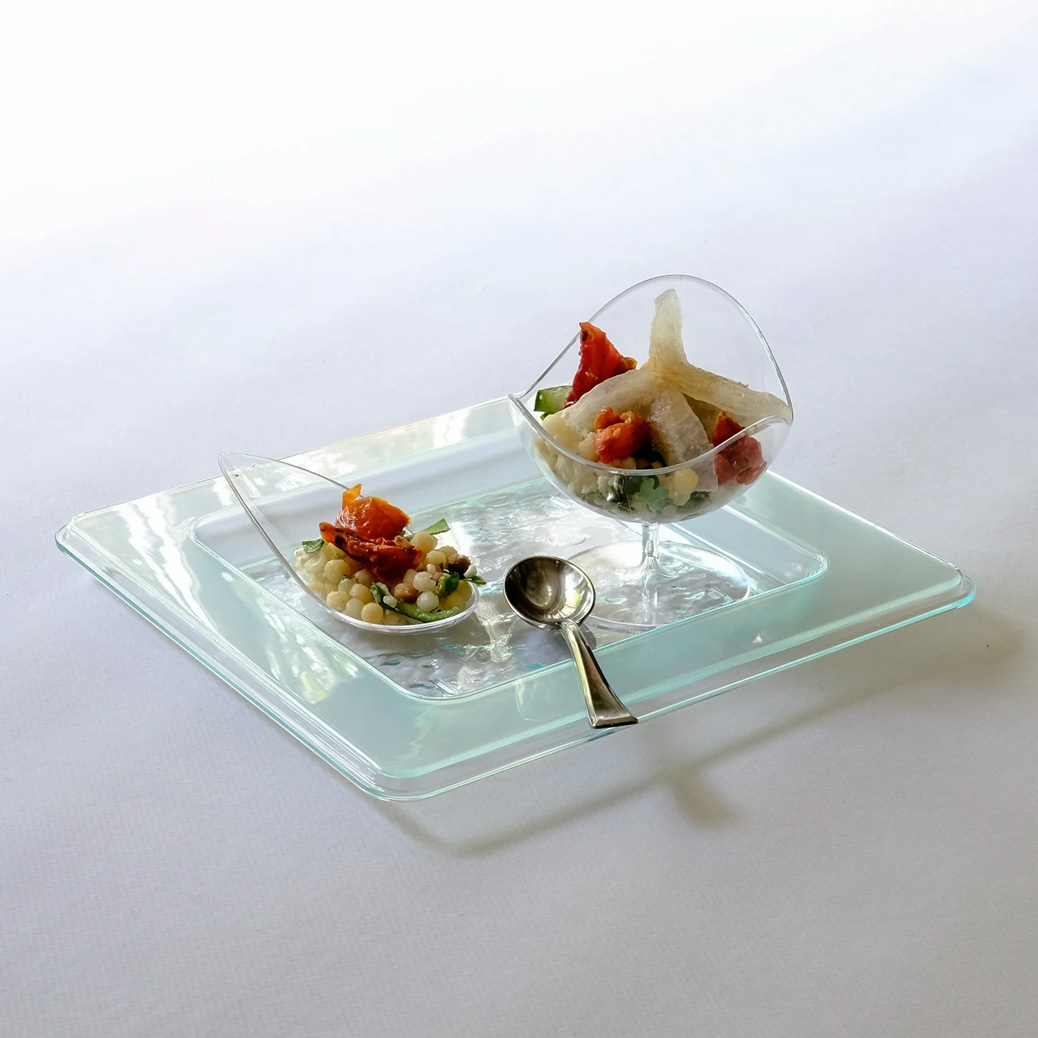 glass-effect-plate-party-tableware-061117-2.jpg
