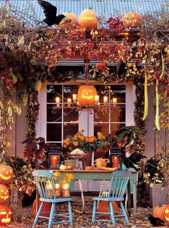 Outdoor halloween pumpkin display