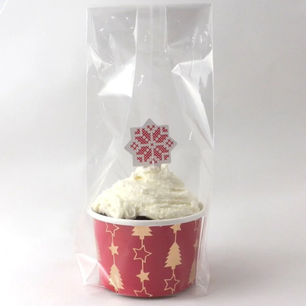 red-christmas-tree-muffin-cups-bags.jpg,