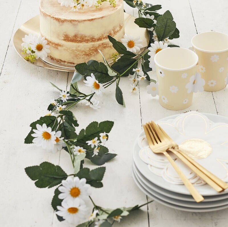 Daisy Garland Table Decoration