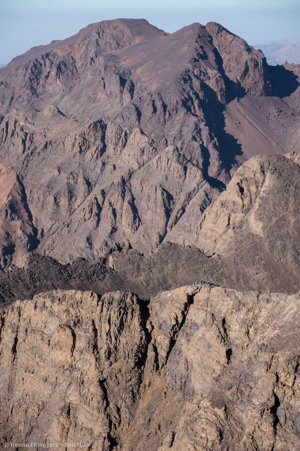 The way to the top, seen from the peak its-self. a popular mountain, and allot of people hiking it.