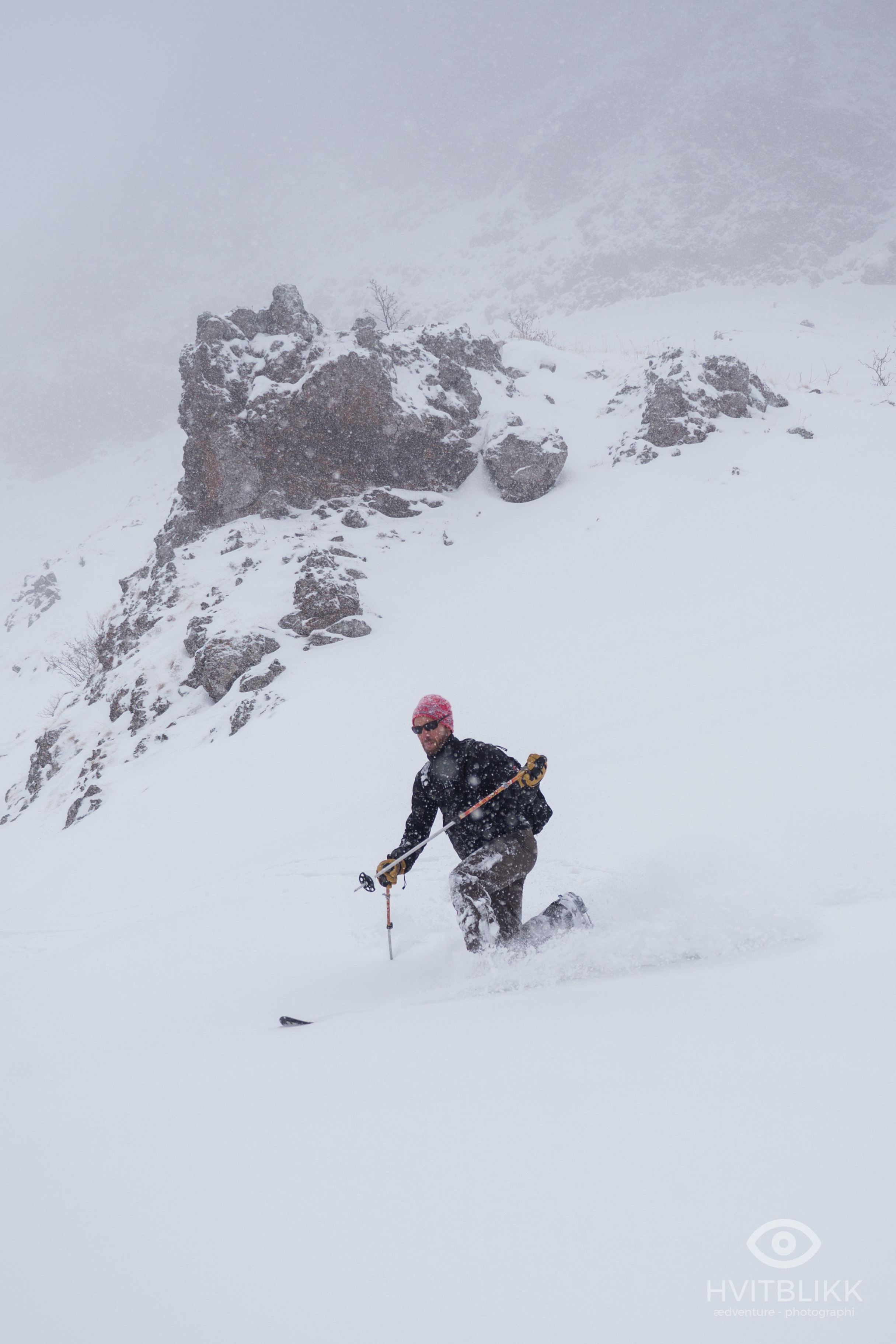  Mt Araler does not only have a religious mysticism, but also offers exciting opportunities for good skiing. Here, Christoph Herby enoys the deep telemark turns, just an hour's drive away from the city of Yerevan. 