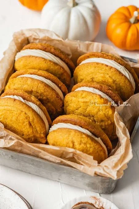 pumpkin whoopie pie.jpg