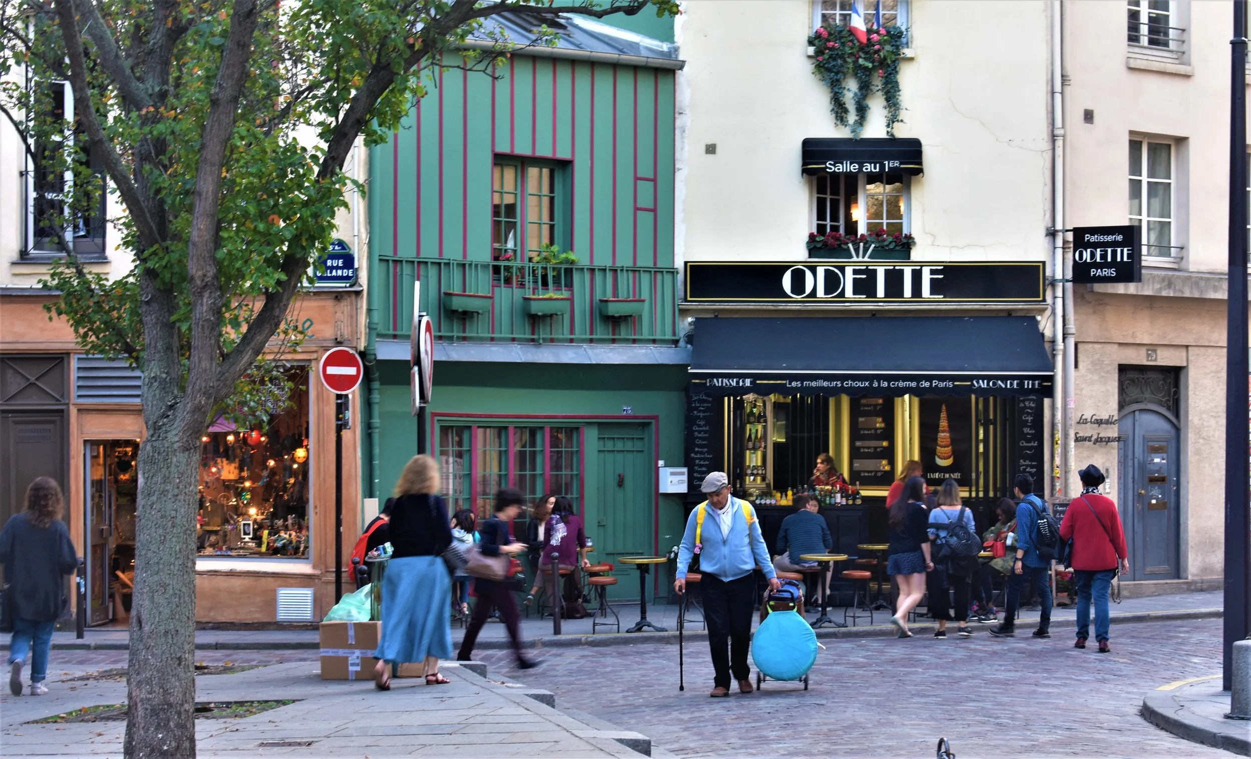 Day in the Parisian Life 