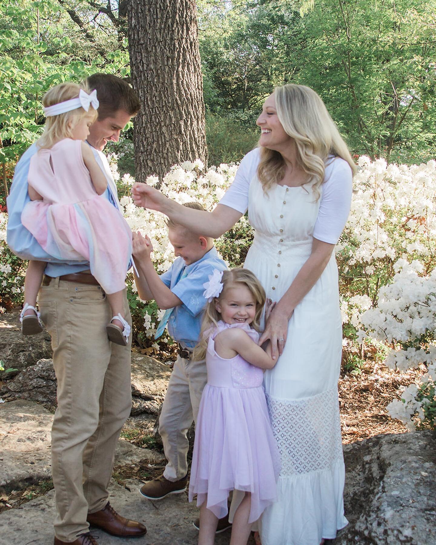 Spring is here! I cannot wait to photograph in all the springtime blossoms again 😍💐💛💚
.
Message me to get something scheduled! Gotta show off the new Easter outfits right?! 😊
.
.
.
#omahaphotographer #omahaphotgraphy #springtimephotography #omah