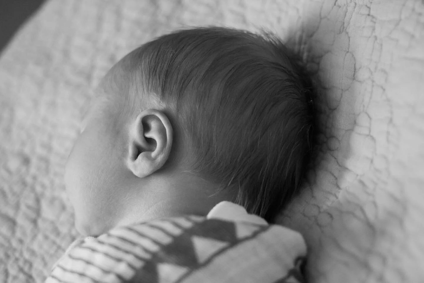 Little ears, little hands and sunshine kissed toes ✨🤍
This little guy is just one of the reasons this past year and a half has been crazy! But we&rsquo;re finally settling in and it&rsquo;s still crazy, but settled crazy. That make sense? 
.
.
#newb