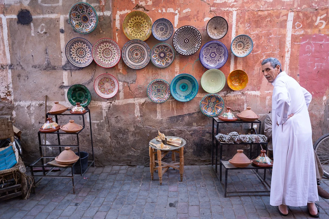 As soon as you enter the Medina, you are immediately attracted to the colors and forms of the local craftsmanship and its manufacturers... The undisputed protagonists of the city.