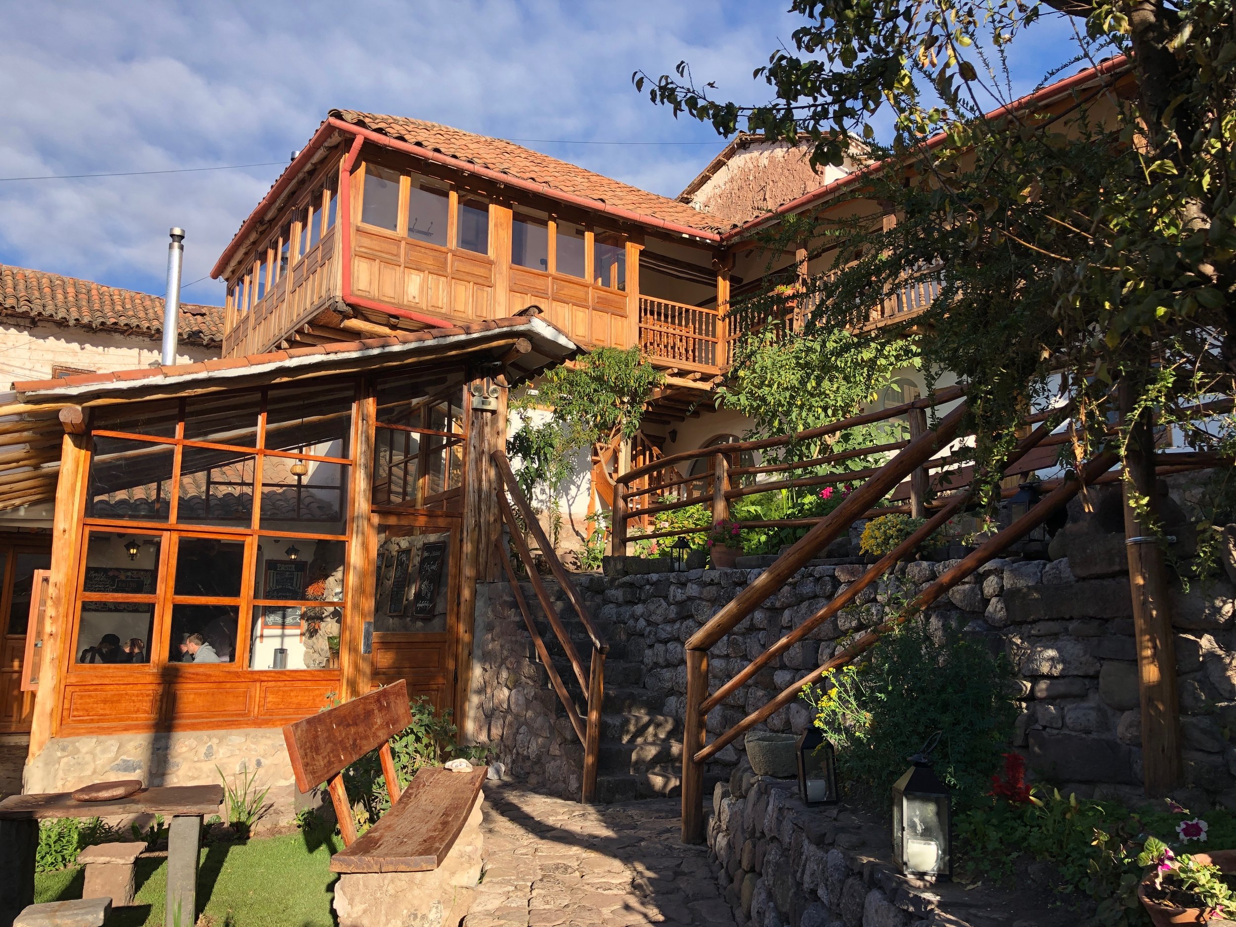 el balcon-outside.jpg