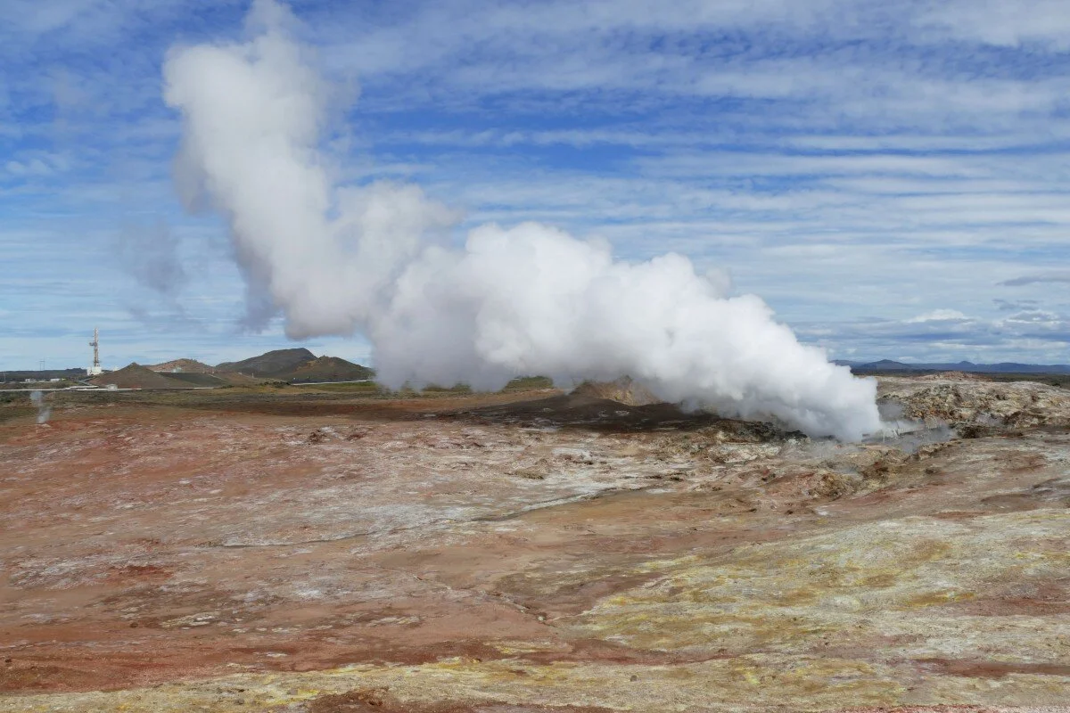 Reykjanes volcanic_nature_geyser.jpg
