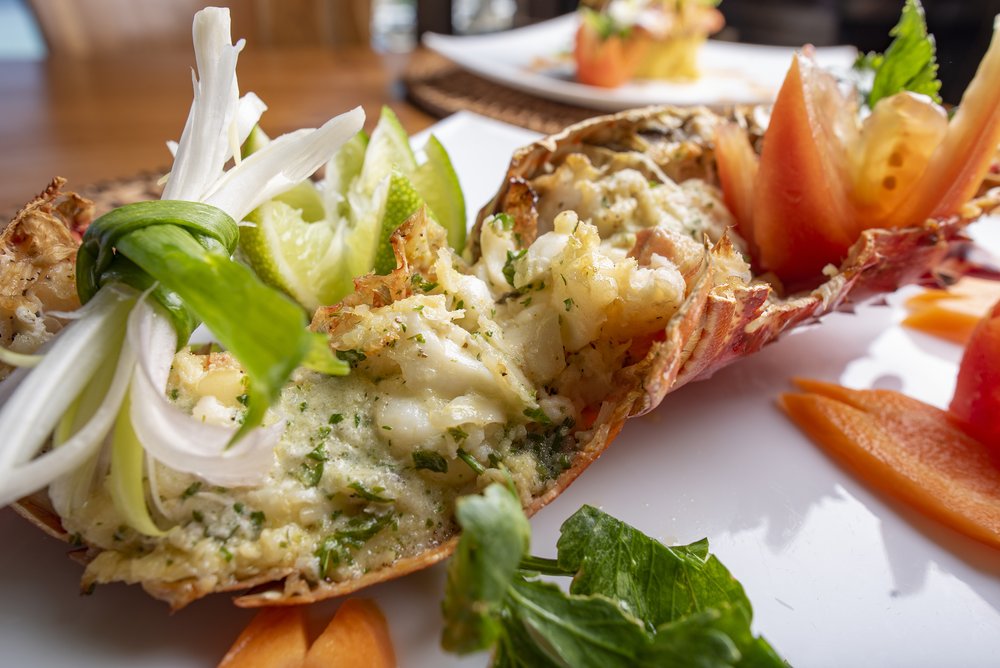Steamed lobster with garlic butter 2.jpg