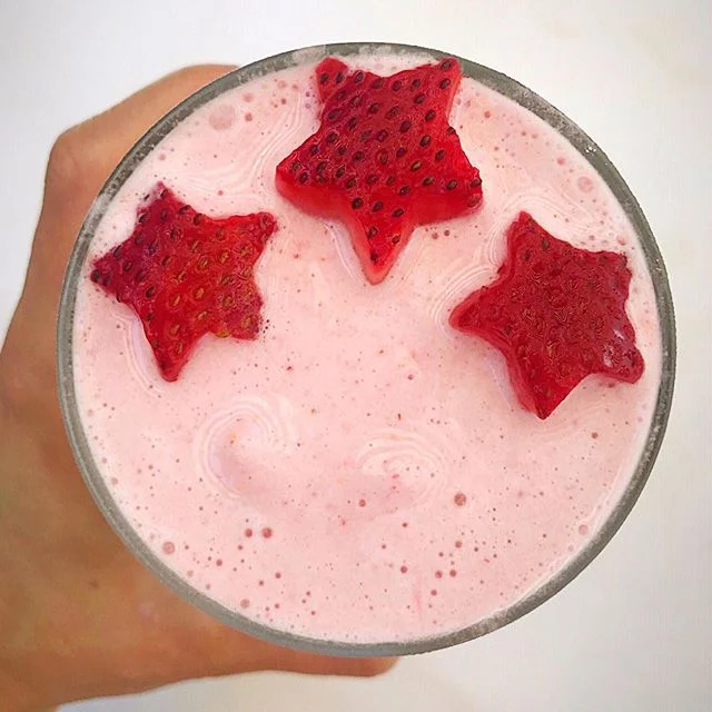 strawberries and cream smoothie.jpeg