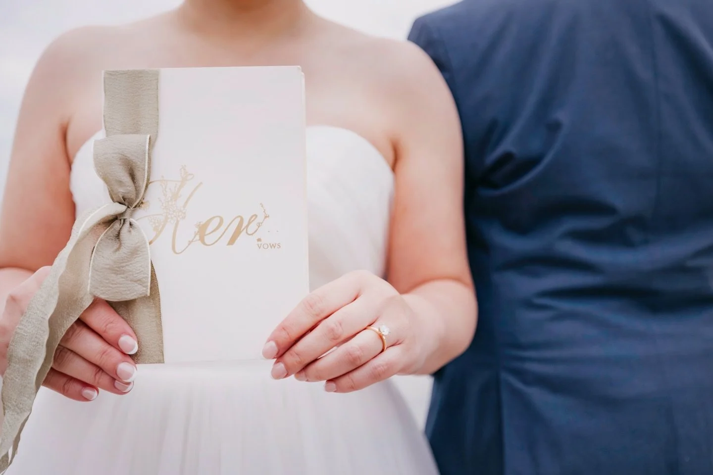 More couples in Vancouver are choosing smaller, quieter wedding days.
A simple signing. A short ceremony. No rush.

And honestly?
It gives space for something really beautiful.

These photos aren&rsquo;t about a big production.
They&rsquo;re about th