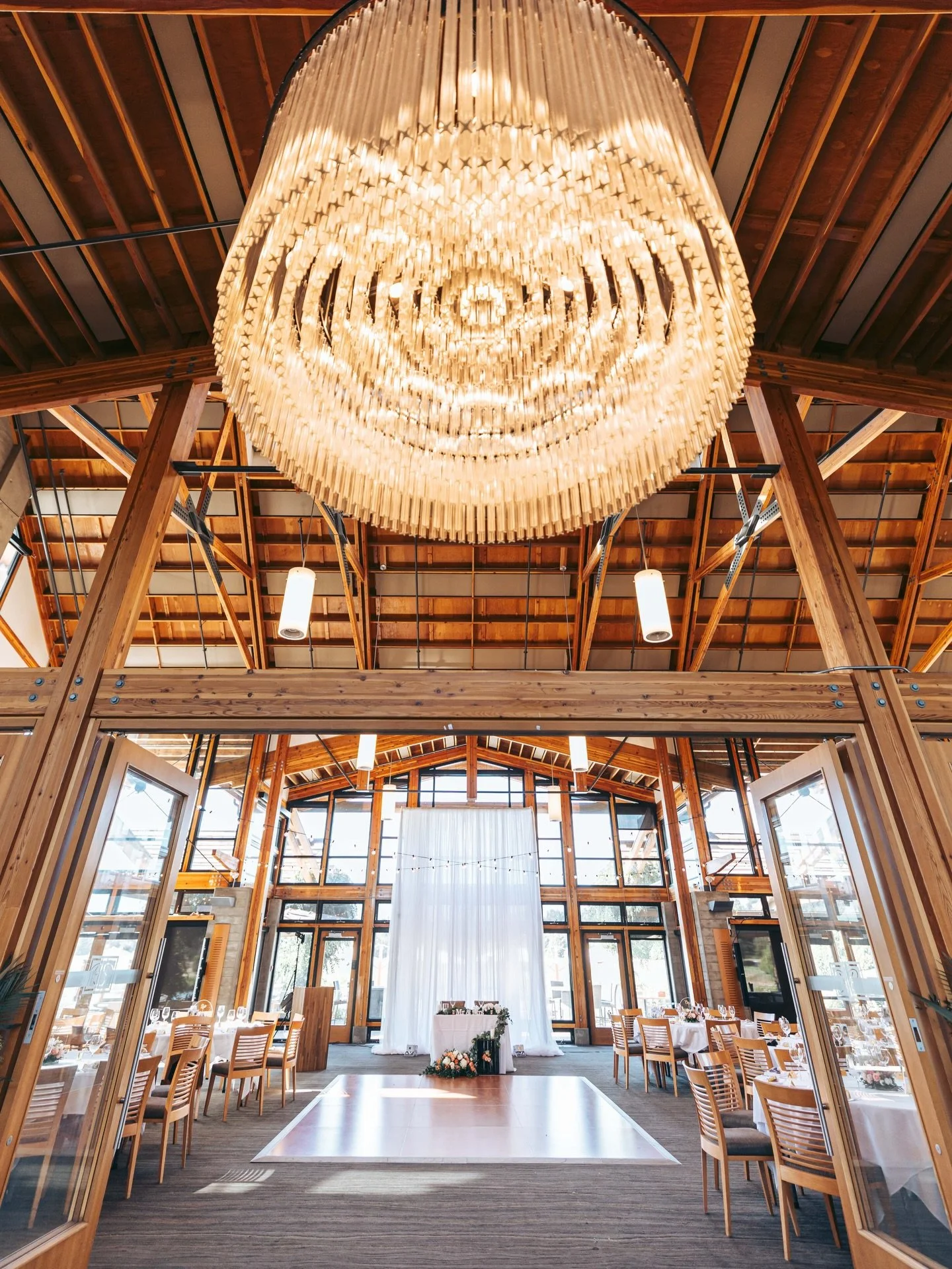 Some venues just know how to hold a secret. 🏛️

Save this if you&rsquo;re dreaming of a modern-meets-rustic Vancouver wedding. 📌

There is something about the soaring timber ceilings and floor-to-ceiling windows at Riverway Golf Club that turns a w