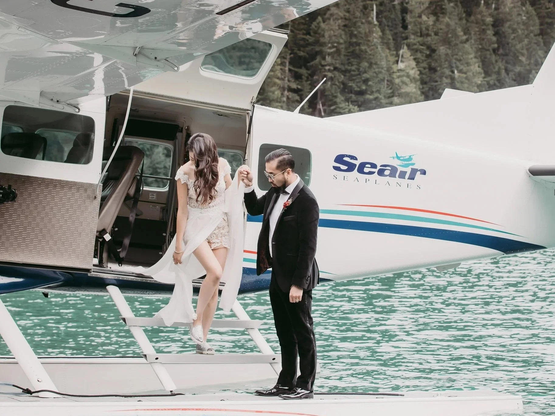 Micro Wedding - Seaplane to Lake Lovely Water
