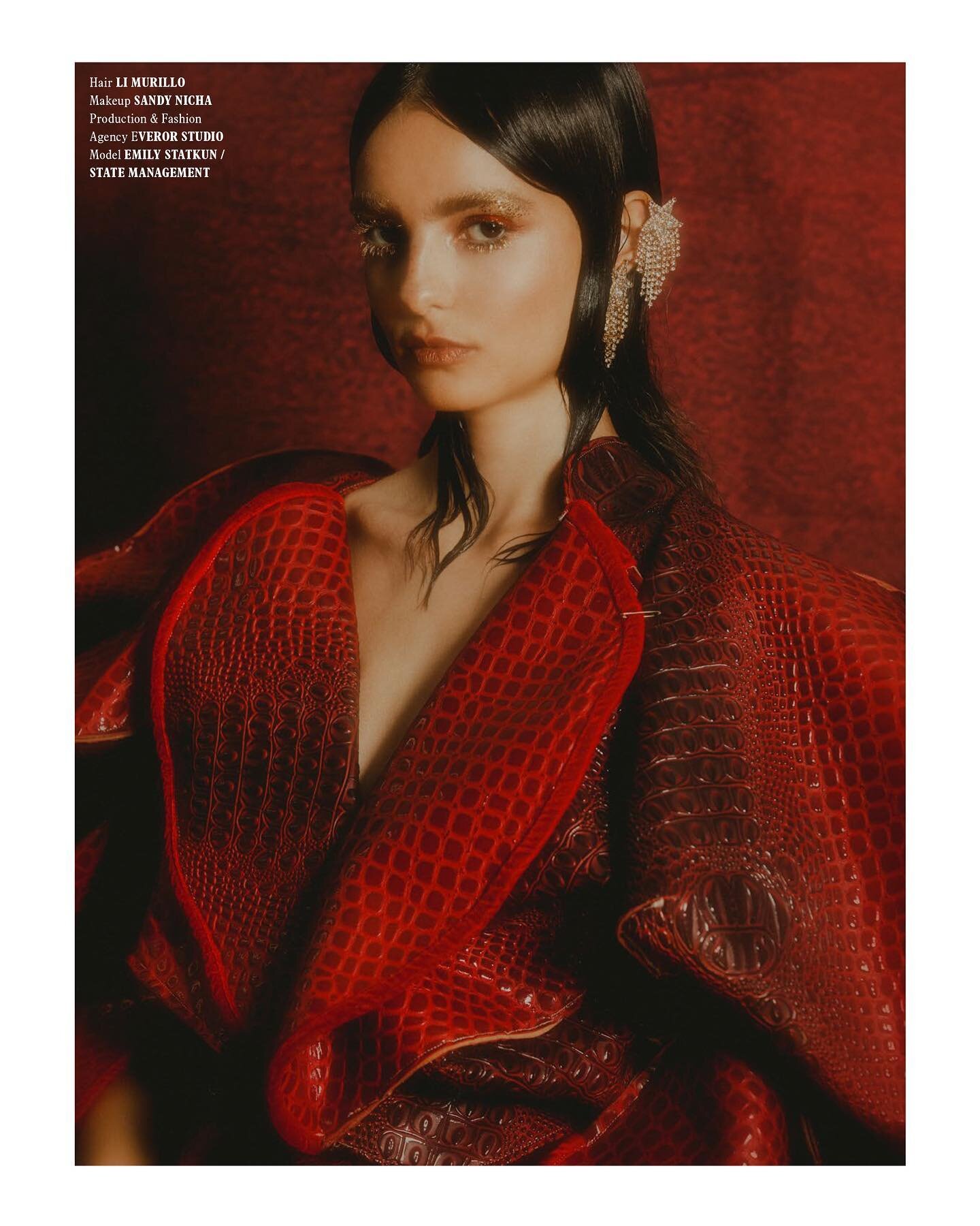 Holidays never end🎄@lofficielsingapore 
Shot &amp; styled by me @duoduolinn 😘 with magicians 🔥 Makeup @sandy_nicha  Hair @lilovesyou  Model @emilystatkun @statemgmt #fashioneditorial