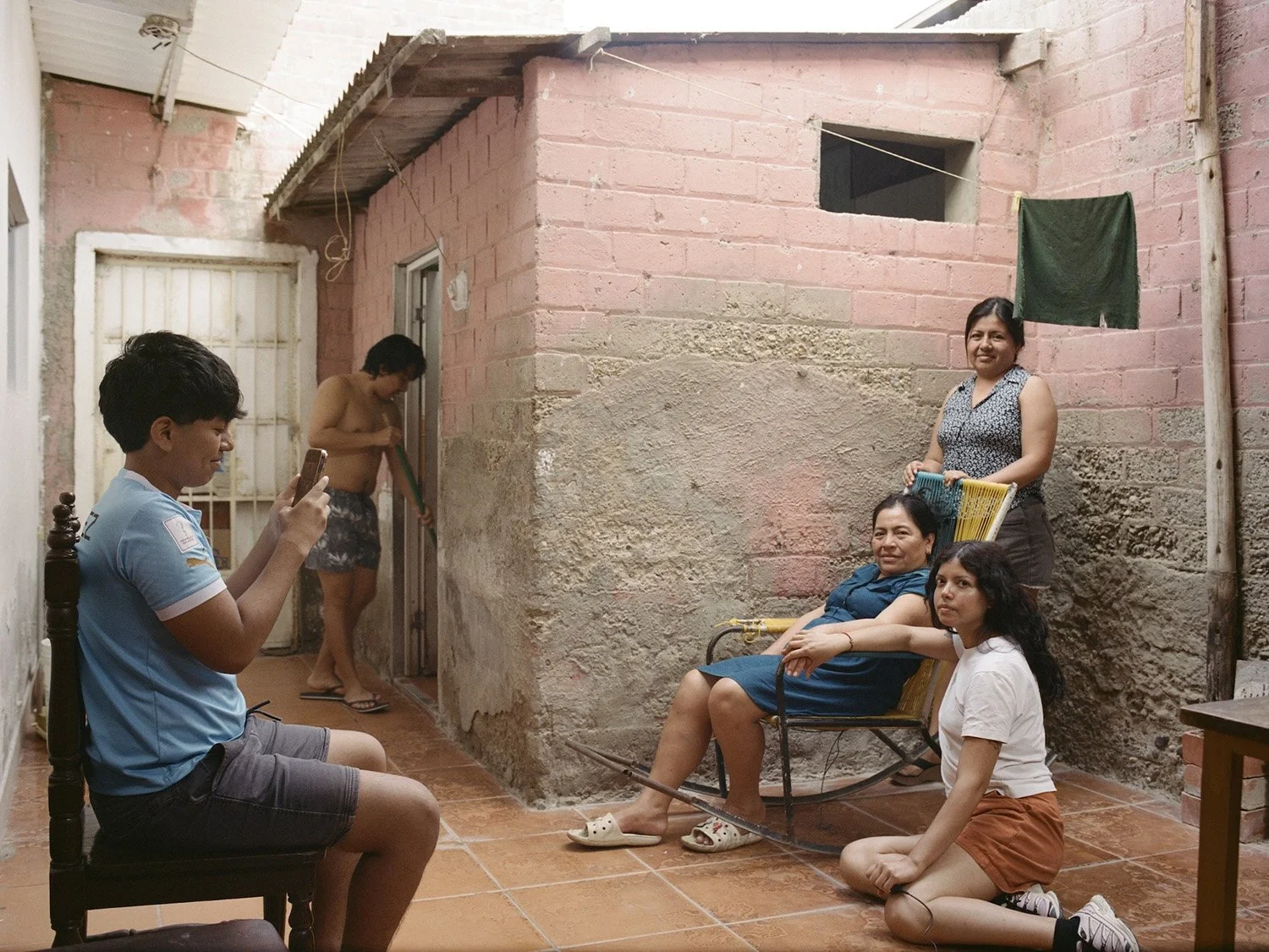 1. The Camera as Kin - La Arena_2025.jpg