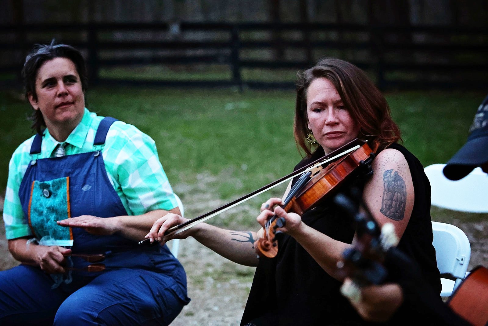  Singers &amp; musicians of Ezell: Ballad of a Land Man. Nicole Garneau and Anna Harrod, Berea College Forestry Center, March 2022. Photo: Erica Chambers.    