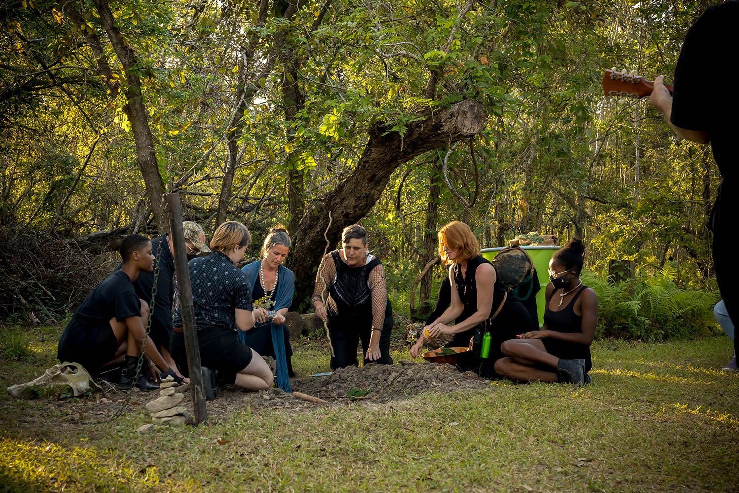  Guide performers of Ezell: Ballad of a Land Man at Studio in the Woods, New Orleans, LA, October 2021: Synamin Vixen, Jefferey Darensbourg, Clarity Hagan, Carrie Brunk, Nicole Garneau, Faye Adams-Eaton, Kendra Unique. Photo: Melisa Cardona.    