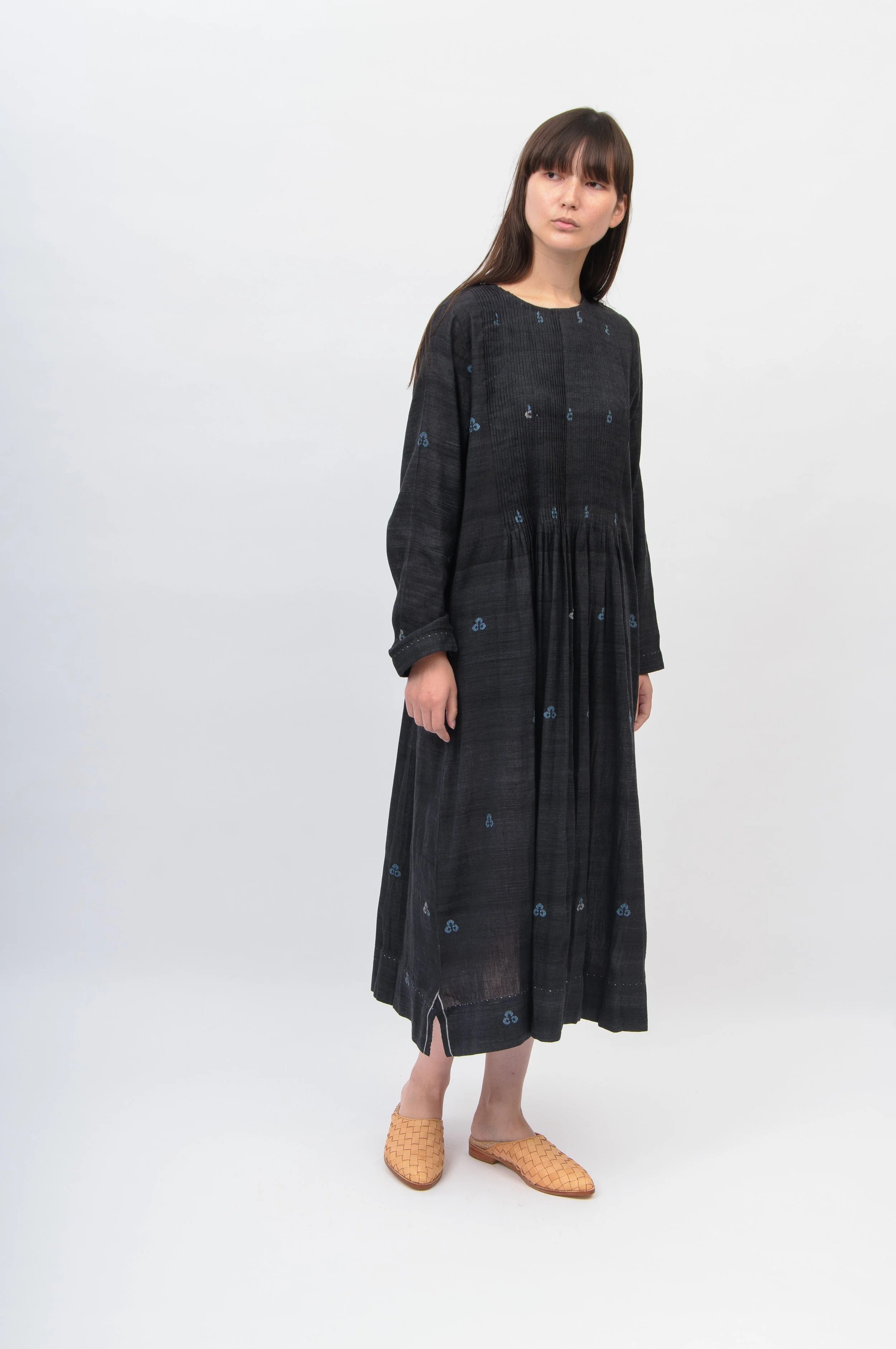 Maku_Shika_Dress_2.jpeg