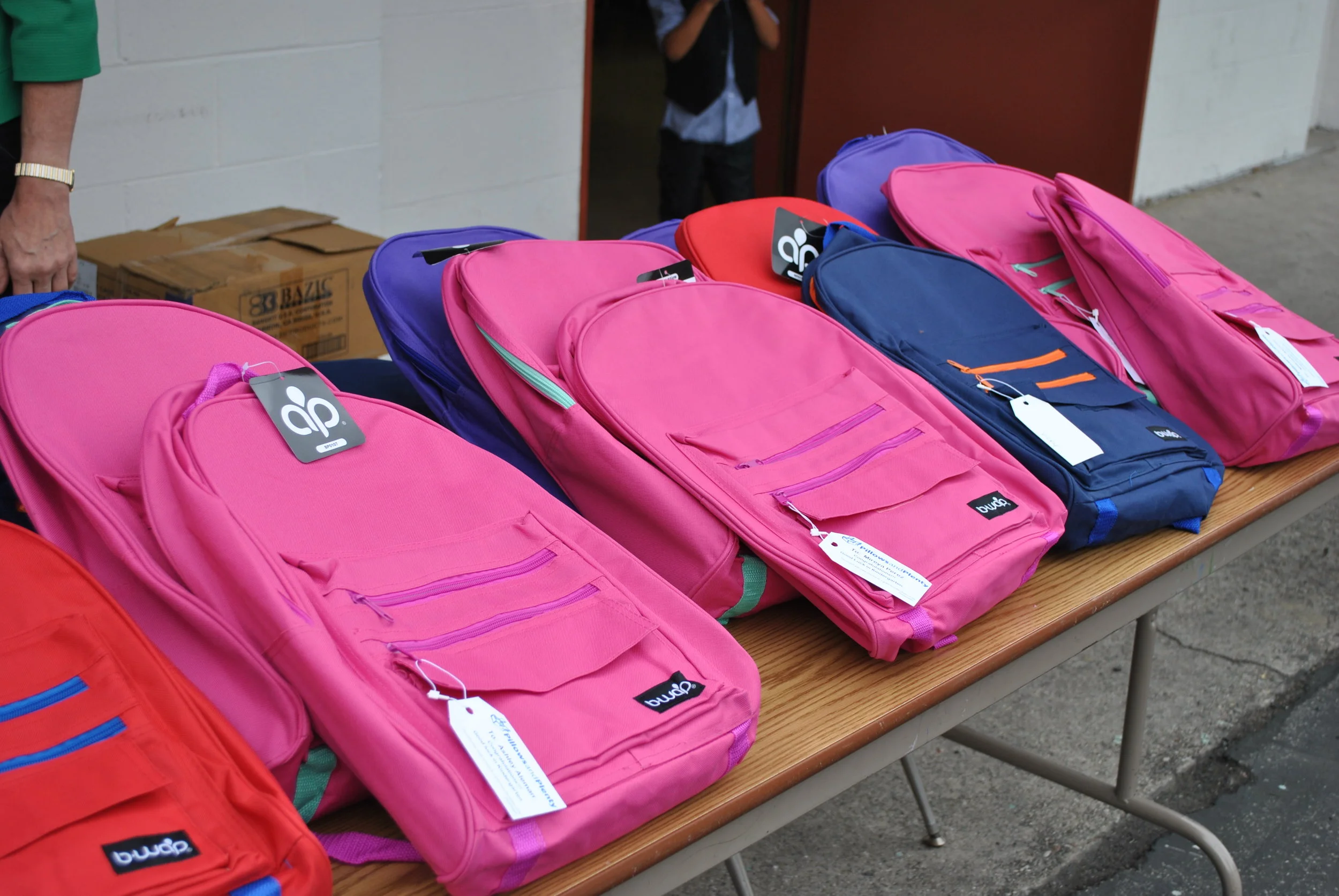 Pillows and Plenty works with La Rosa Elementary School for some special donations