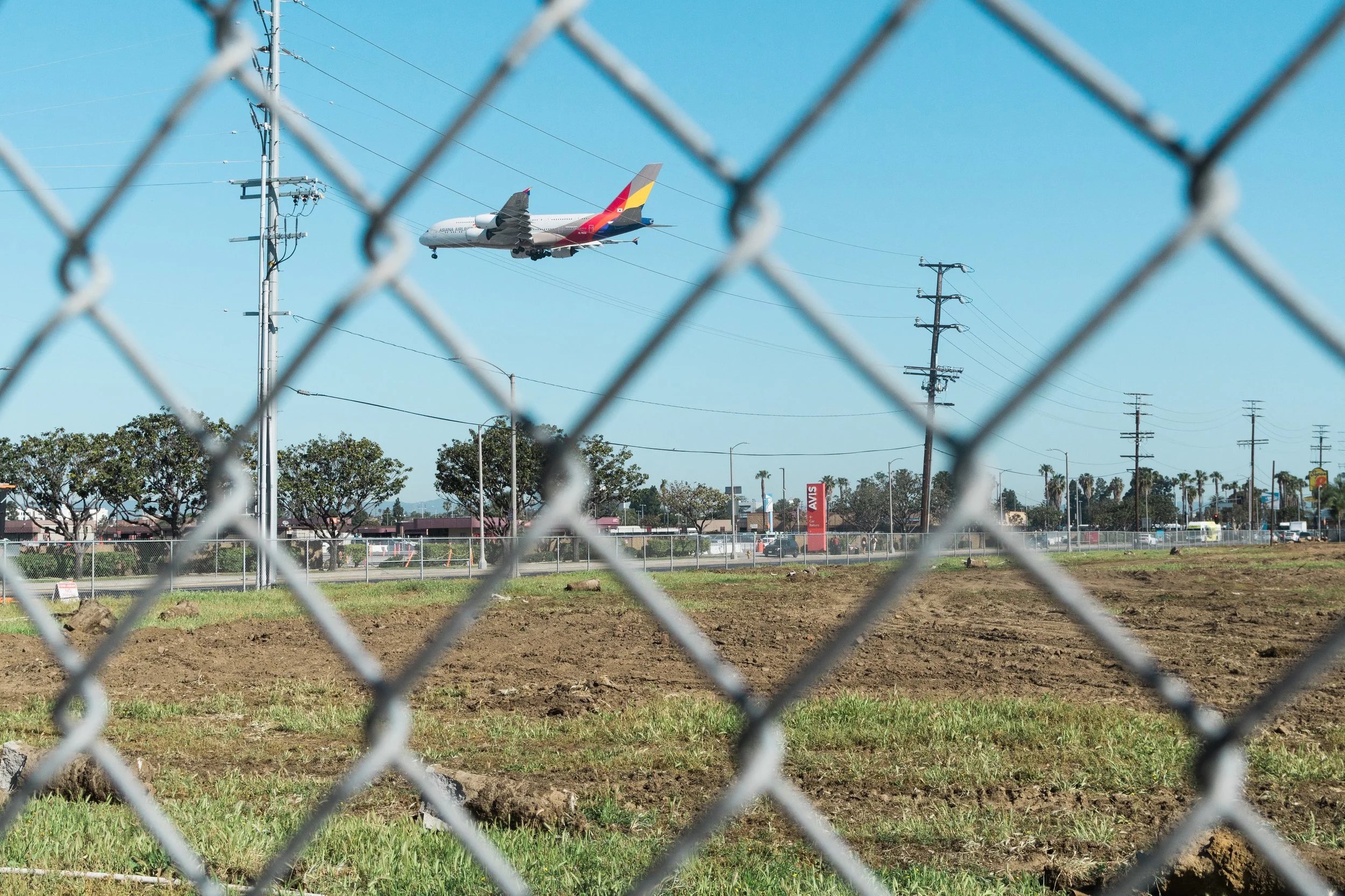 Plane landing in LAX