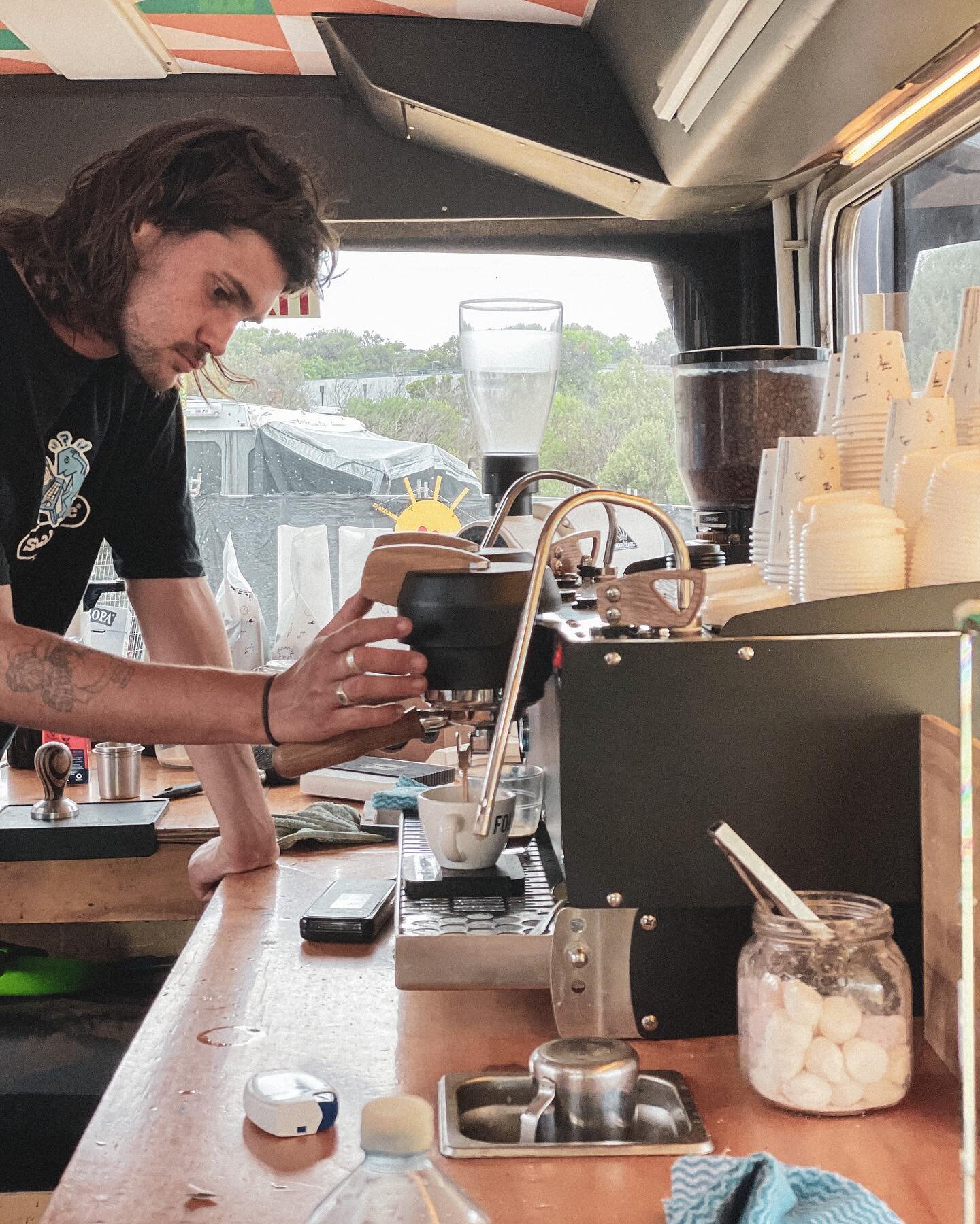 The all important Monday morning dial in, cawfee up 👍
&bull;
&bull;
&bull;
&bull;
#bussymcbusfacecoffee #mondaymotivation #dialin #cawfee #mobilecoffeeshop #specialtycoffee #commonfolkcoffee #morningtonpeninsula #mtmarthabeach #supportsmallbusiness 