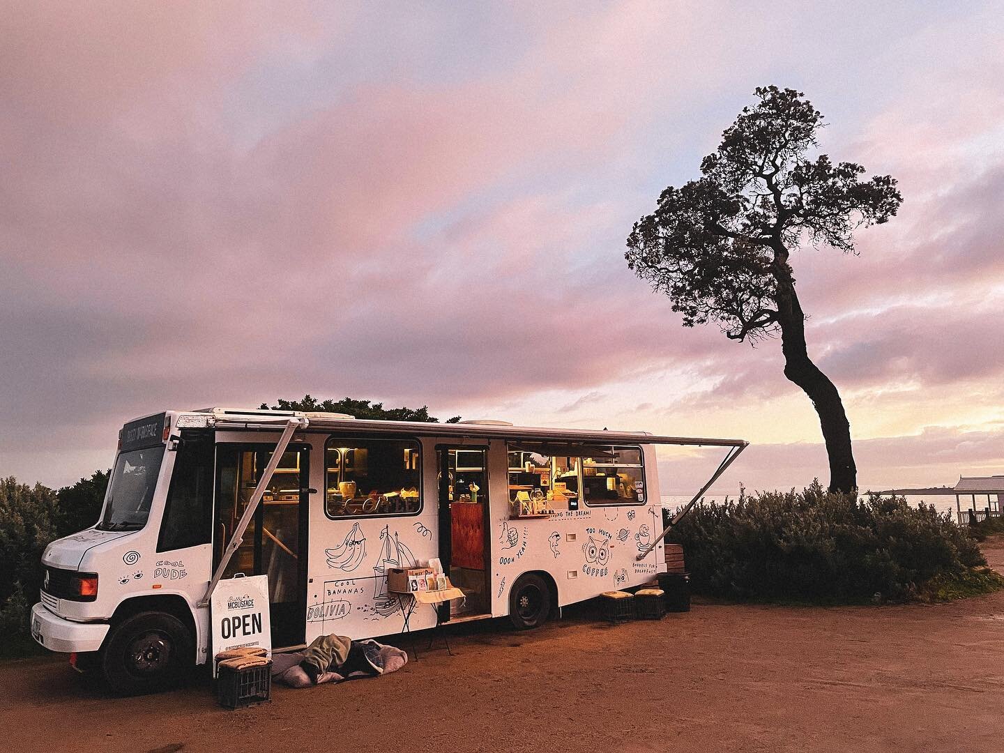Start of a new week &amp; let&rsquo;s make it a great week, but first coffee 🤗
&bull;
&bull;
&bull;
&bull;
#bussymcbusfacecoffee #morningtonpeninsula #mtmarthabeach #mtmartha #coffeeonthego #coffeebus #specialitycoffee  #mondaymotivation #morning #w