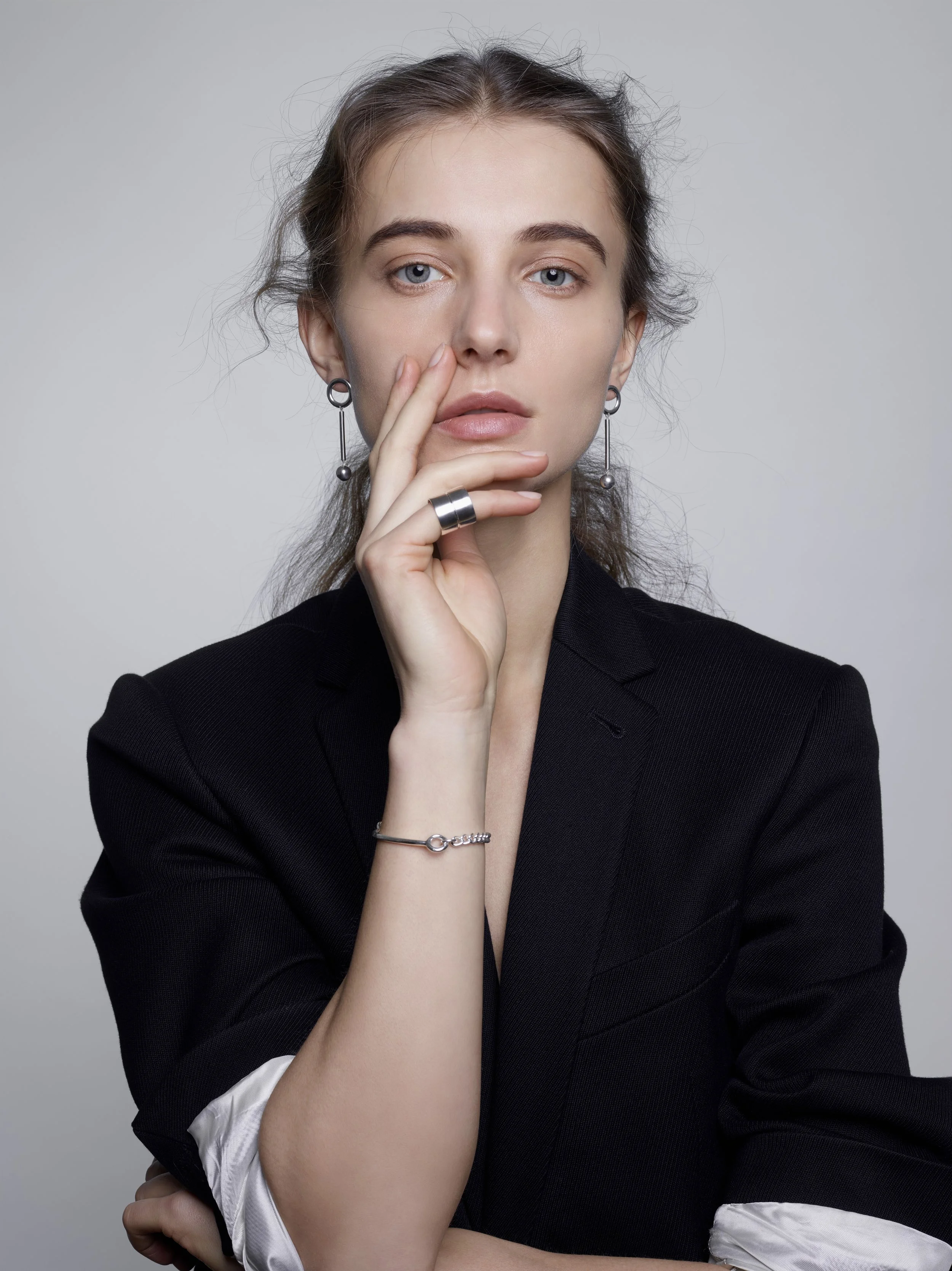 pendulum pierce ¥23,760 the line ring ¥15,120 handle chain bracelet ¥25,920
