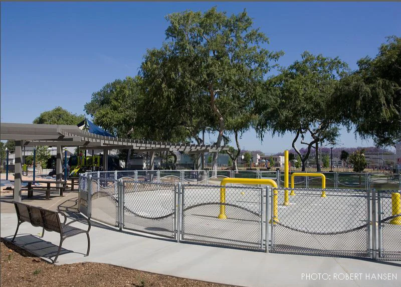 RbtHansen-splashpad-fence-RH.jpg