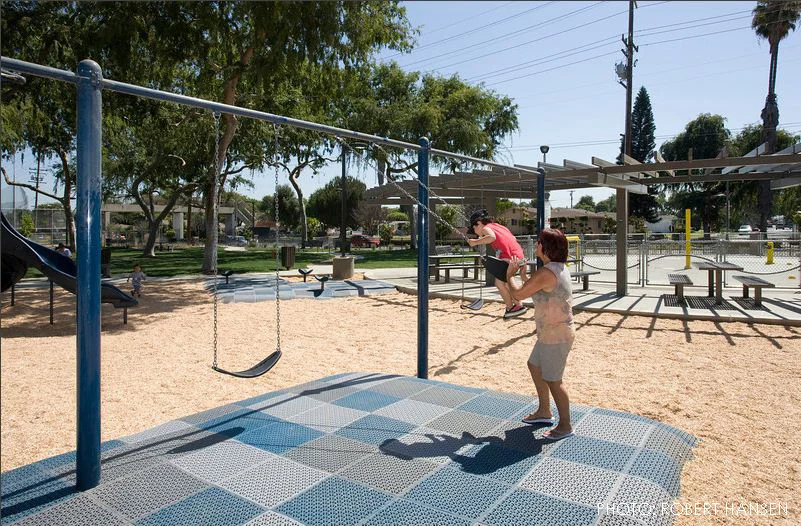 RbtHansen-swing-RH.jpg
