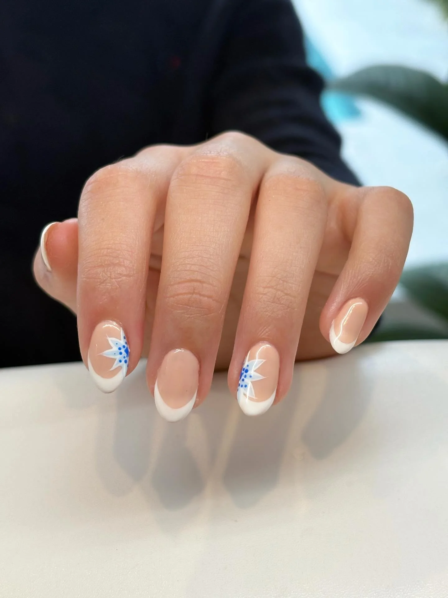 Some nice nails ✌️ #recent

#nailart #cateyenails #dvok #homesalon #stheliers #polkadotnails #instanails #nailtech #holidaynails