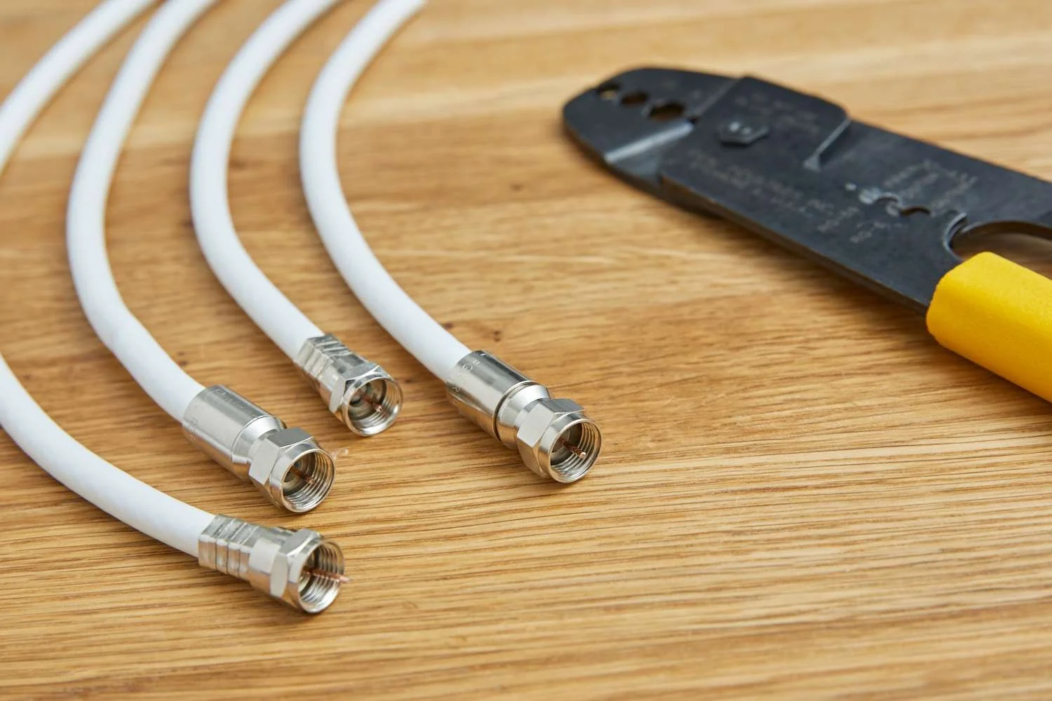 how-to-install-f-connectors-1152702_hero_1408-9ae59b75ea7143b1a464812f88bd1d4c.jpg