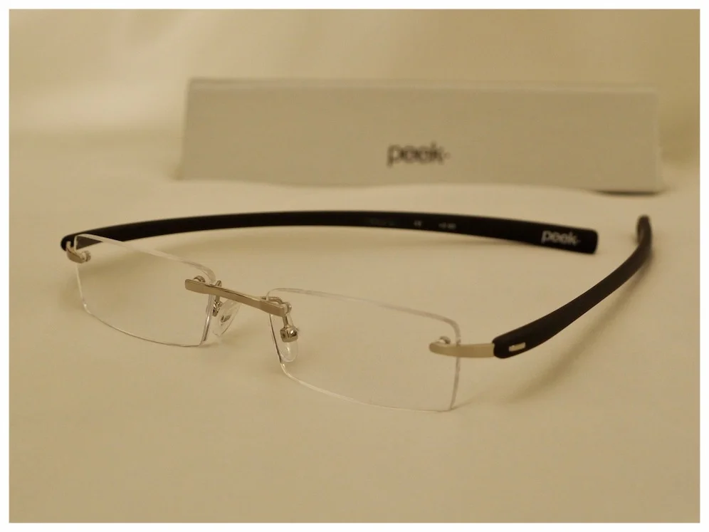 Rimless reading glasses with silver bridge