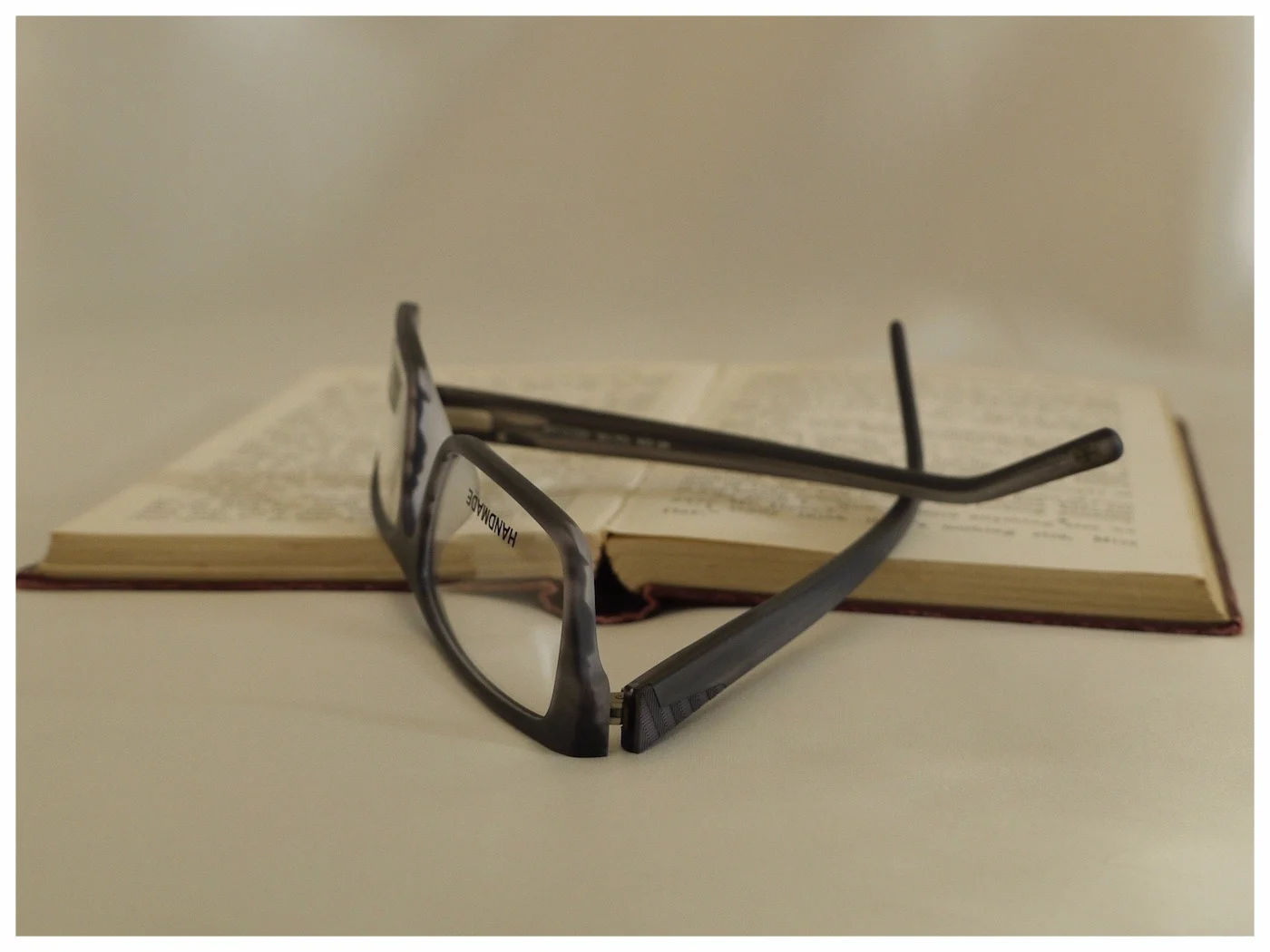 designer, reading glasses, thomas hardy, novel