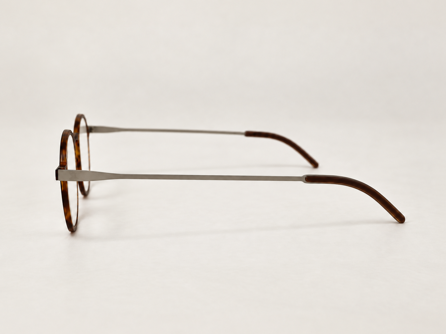 Side view of Panto G10600 reading glasses showing the thin metal arms and curved tips