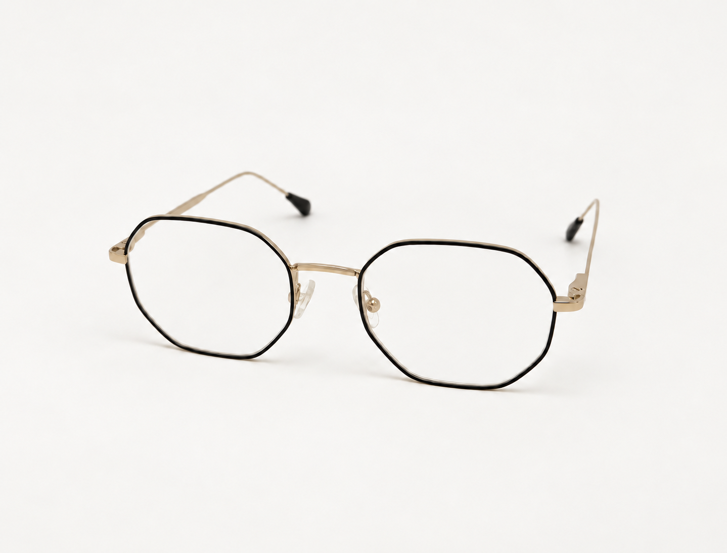 Yoko reading glasses with fine black and gold metal frames, viewed from the front
