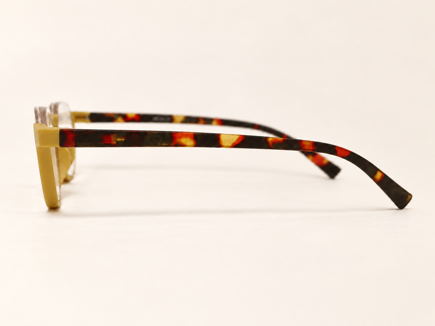 ikaly-copenhagen-yellow-tortoiseshell-reading-glasses-side-view.png