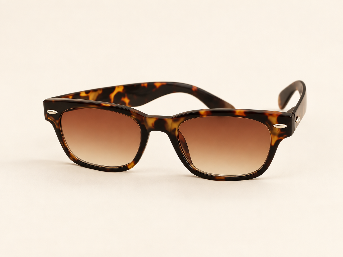 Front view of Woody Sun tortoiseshell reading sunglasses with graduated brown lenses