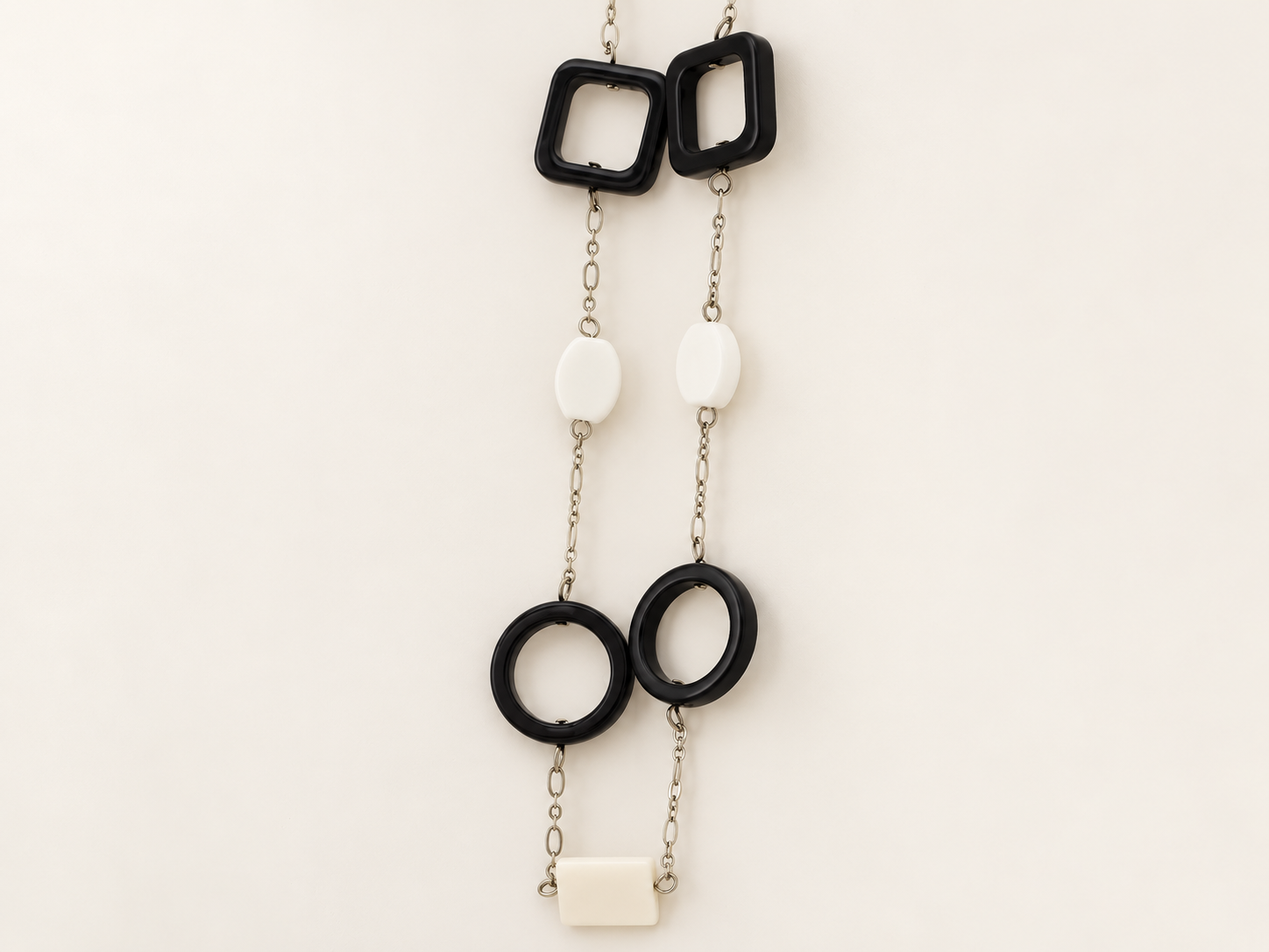 Black & White Decorative Glasses Chain