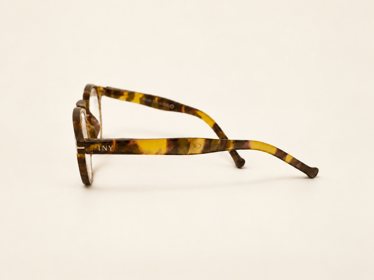 Side view of Frankie light tortoiseshell reading glasses showing the slim temple arms
