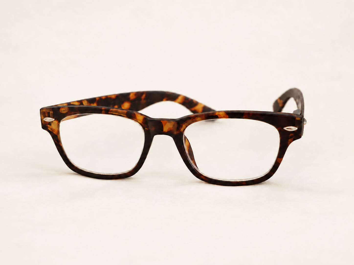 Woody classic tortoiseshell reading glasses viewed from the front